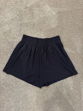 Vuori Villa Shorts in Black